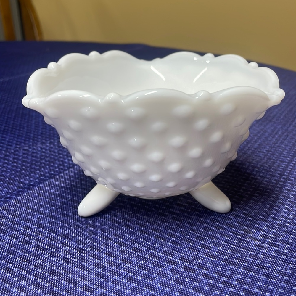L E Smith Glass HOBNAIL Milk White Bowl 3-footed Triangular Scalloped rim #926
